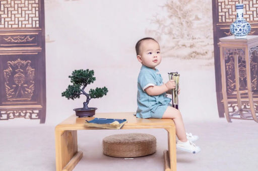 和县宝宝边吃奶边挣扎烦躁